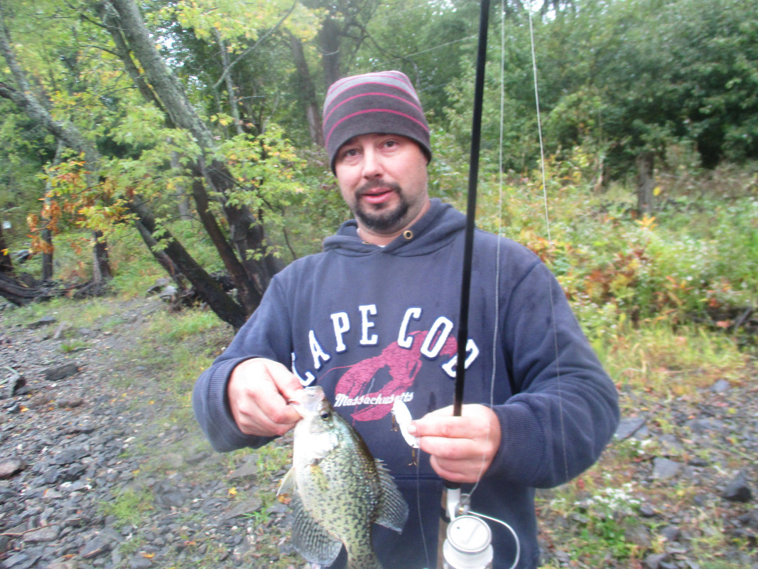 eric with crappie red gate 001