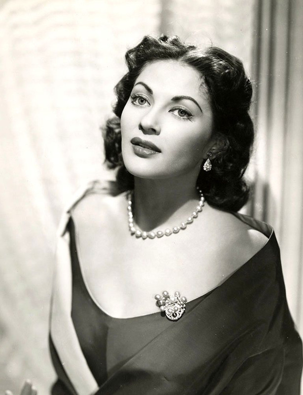 Yvonne_De_Carlo_c89