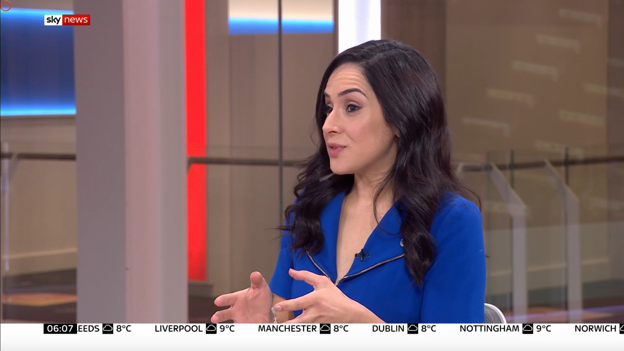 12.26 - 06.00.00 - Sky News @ Breakfast. Latest news headlines, compr....ts_snapshot_08.27.351