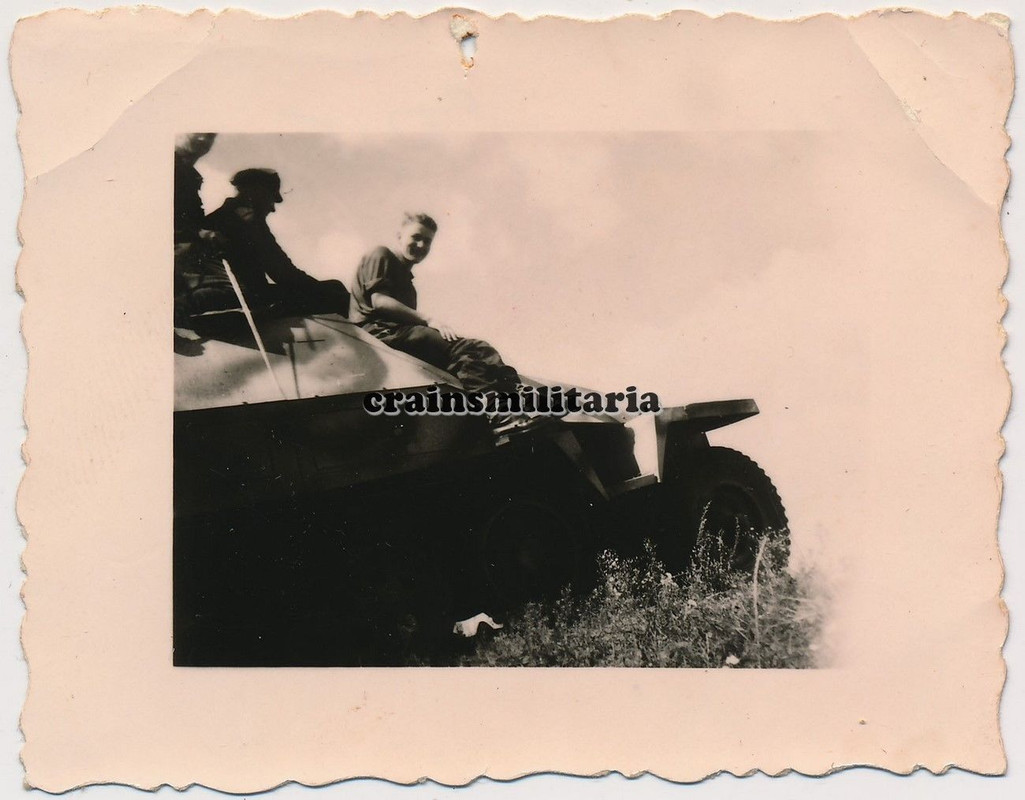 Orig. Foto SdKfz 251 Ausf. D Panzerspähwagen Panzer m. Tarn Camo