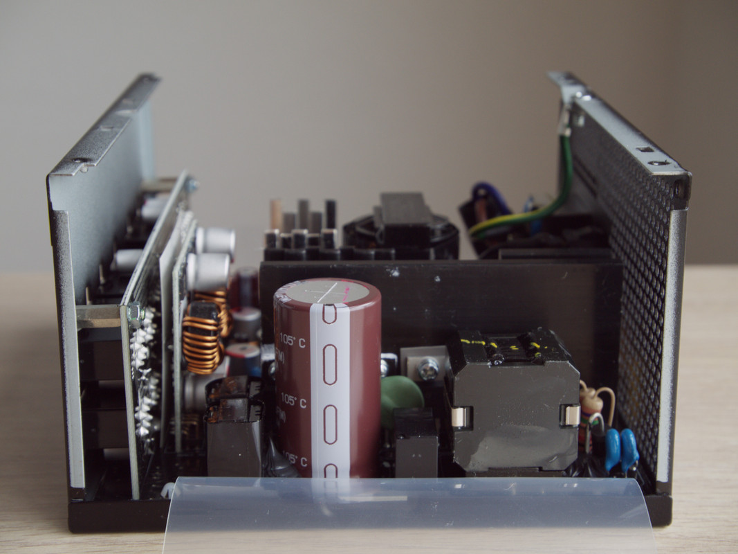 Einarex-Nexus-L1-750-W-interior-lado2.jpg