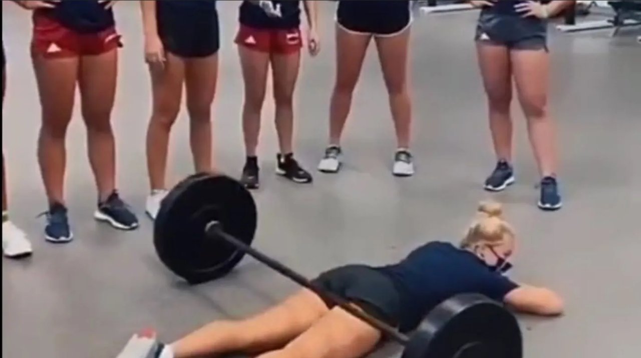 Chicas gimnastas se hacen virales por reto de TikTok para medir glúteos