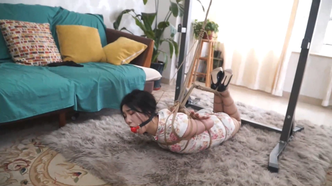 逍遥 旗袍后手观音跪缚 吴晗.mp4_20211014_185332.695