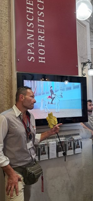 Viena: La ciudad de la música, de las artes y de los sueños - Blogs de Austria - Dia 1: Museo Sisí, biblioteca nacional, Opera y Free tour (61)