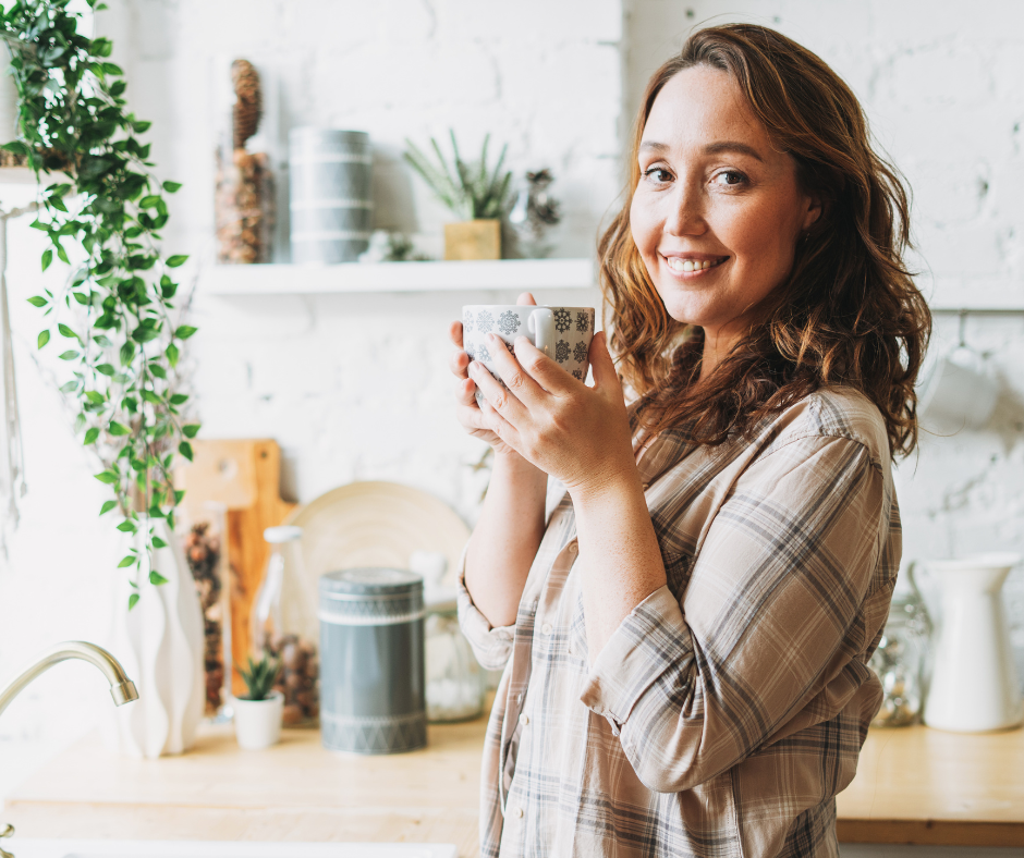 femme qui boit un thé