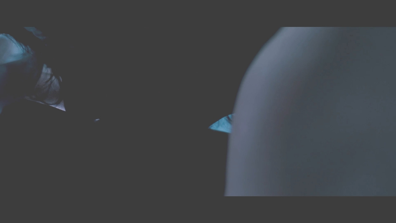 Raima Sen Hot Navel From Mirch 2010 1080p Light Version.mp4_snapshot_00.35_[2020.12.02_20.41.35]