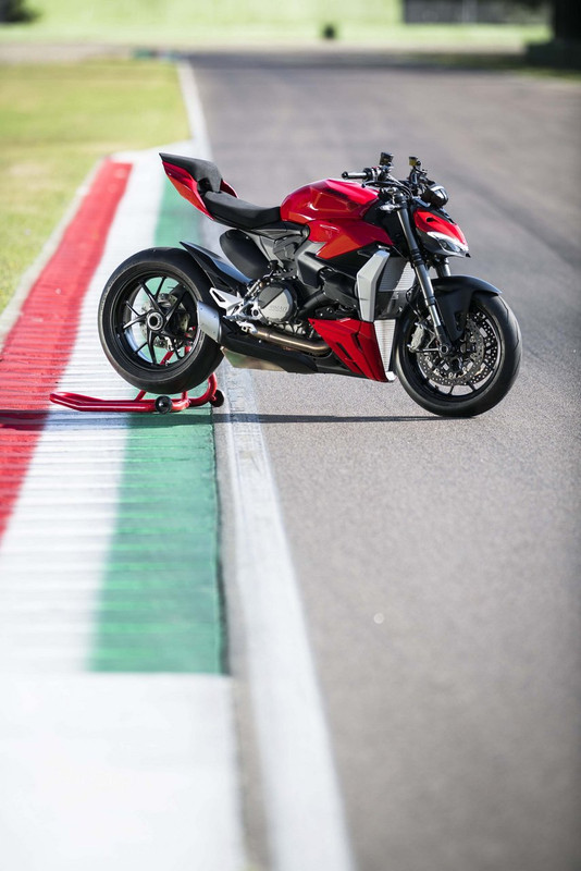 Новый мотоцикл Ducati Streetfighter V2 2022