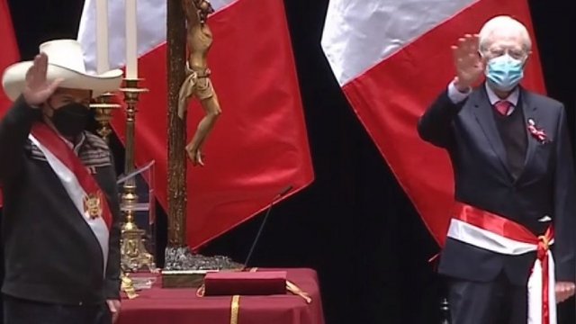 Pedro Castillo y Héctor Bejar Presidente peruano Pedro Castillo y su canciller Héctor Bejar
