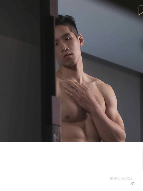 Private Space no.13 - Trai 6 múi đẹp với cặp mông mọng nước