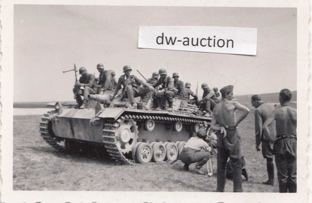 Sturmgeschütz mit aufgessesener Infanterie