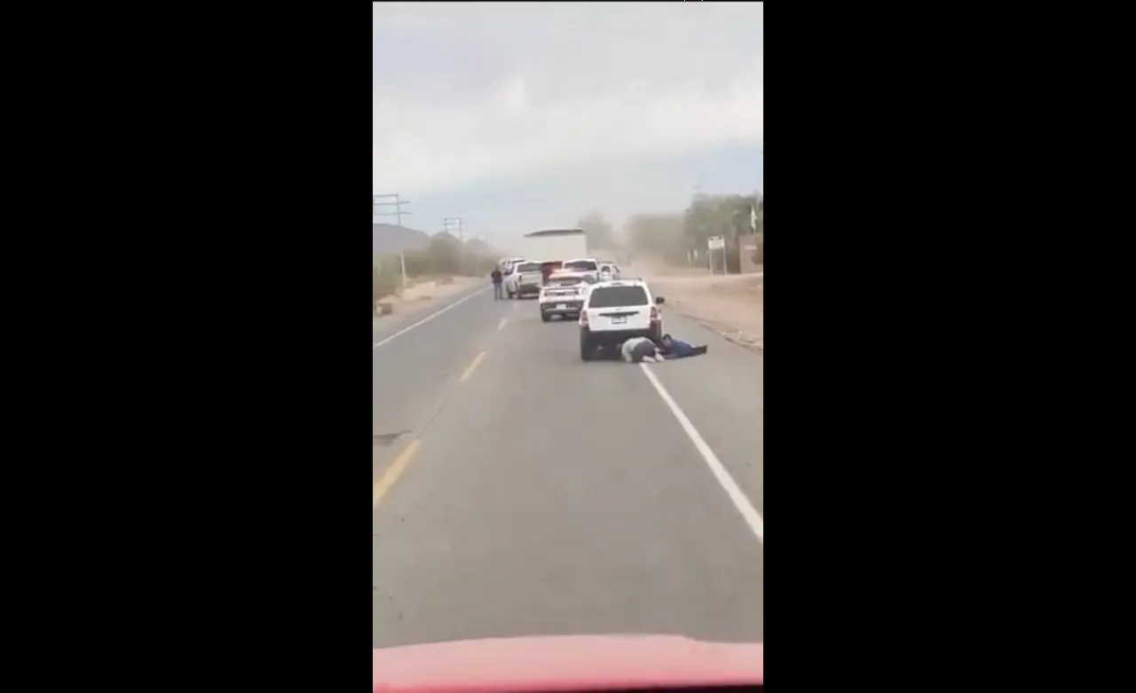 Enfrentamiento entre policías y hombres armados deja seis muertos (Video)