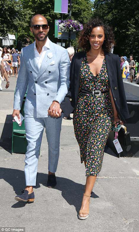 4DD75FC900000578-5909231-Getting_chic_done_The_29_year_old_beaut