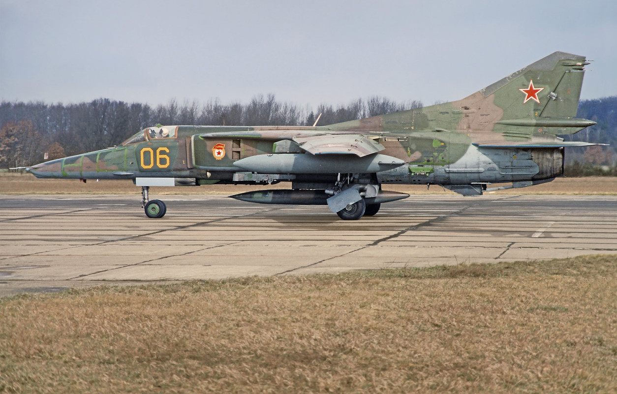 19 GvAPIB Mig-27D Yellow 06_61912560275 (2)_3
