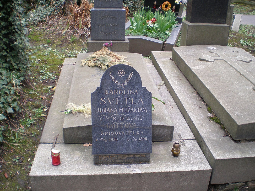 Karolína_Světlá-grave