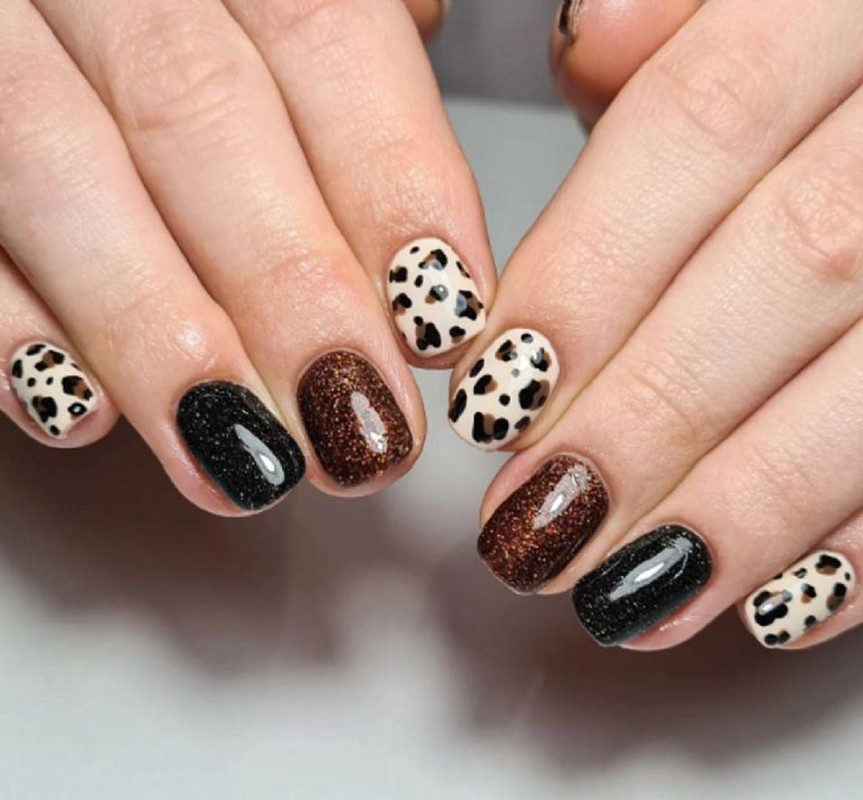 5 diseños de uñas de acrílico de animal print para verte elegante y atrevida