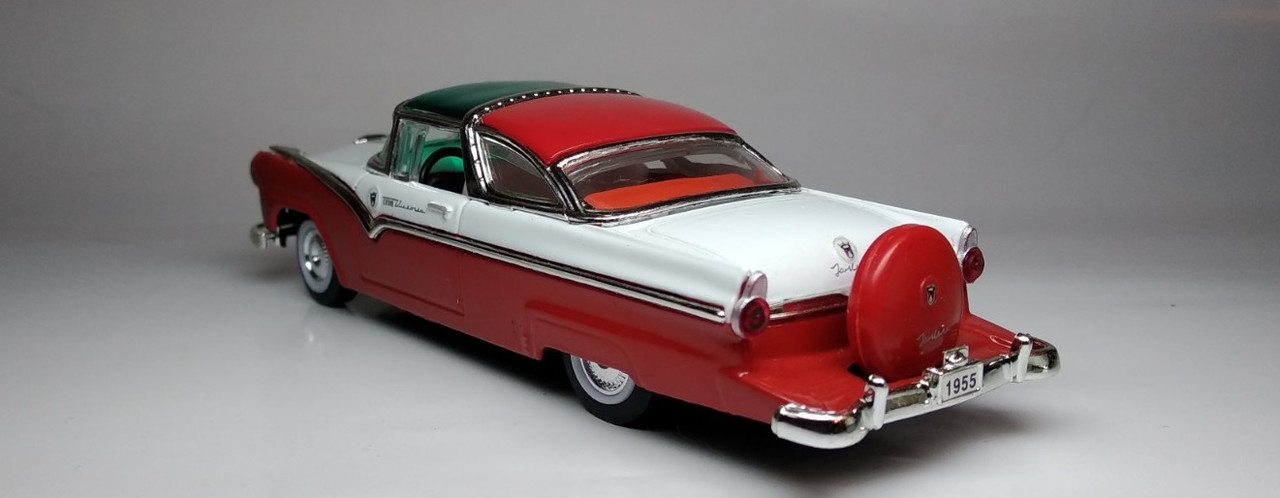 Ford Fairlane Crown Victoria Skyliner (4)