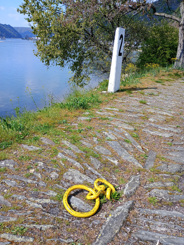 Haltering für Schiffe am Rhein