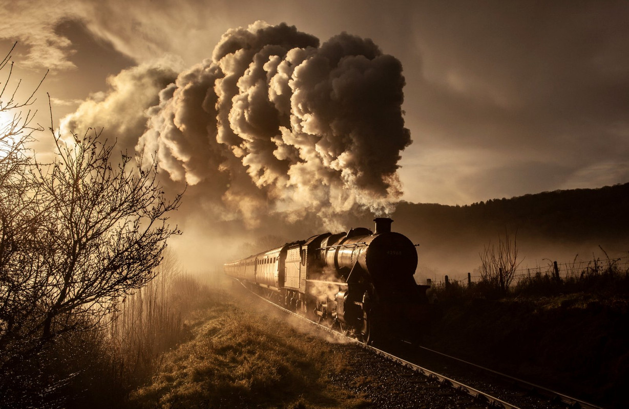 black-sepia-steam-train-dis.jpg