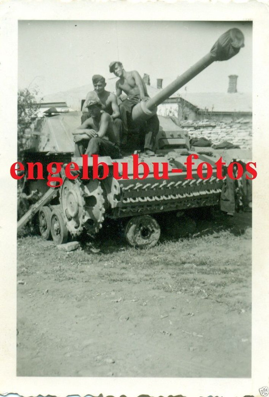 FOTO - PANZER - STURMGESCHÜTZ - Beschädigt - Bei