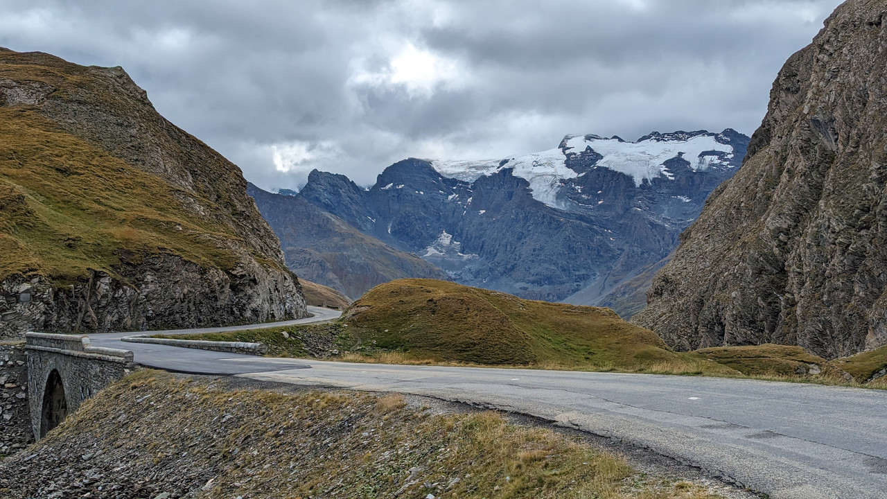Route des grandes alpes en 718 spyder J1-descente-iseran-4