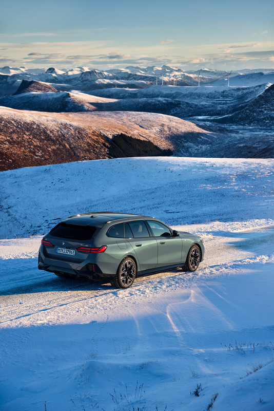 P90537254_highRes_the-new-bmw-i5-edriv