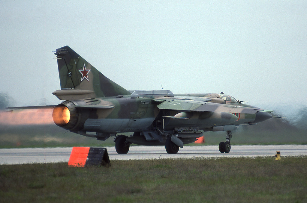 833 IAP Mig-23MLD 40 Red [Jüterbog 5.92] Leaving Germany for Totskoye AB in Russia