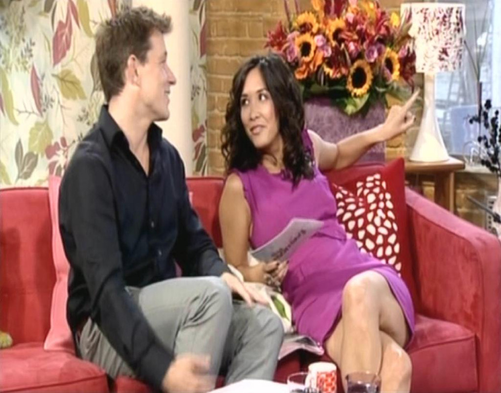 myleene-klass-upskirt-slomolegs-this-morning-27-aug-10-5