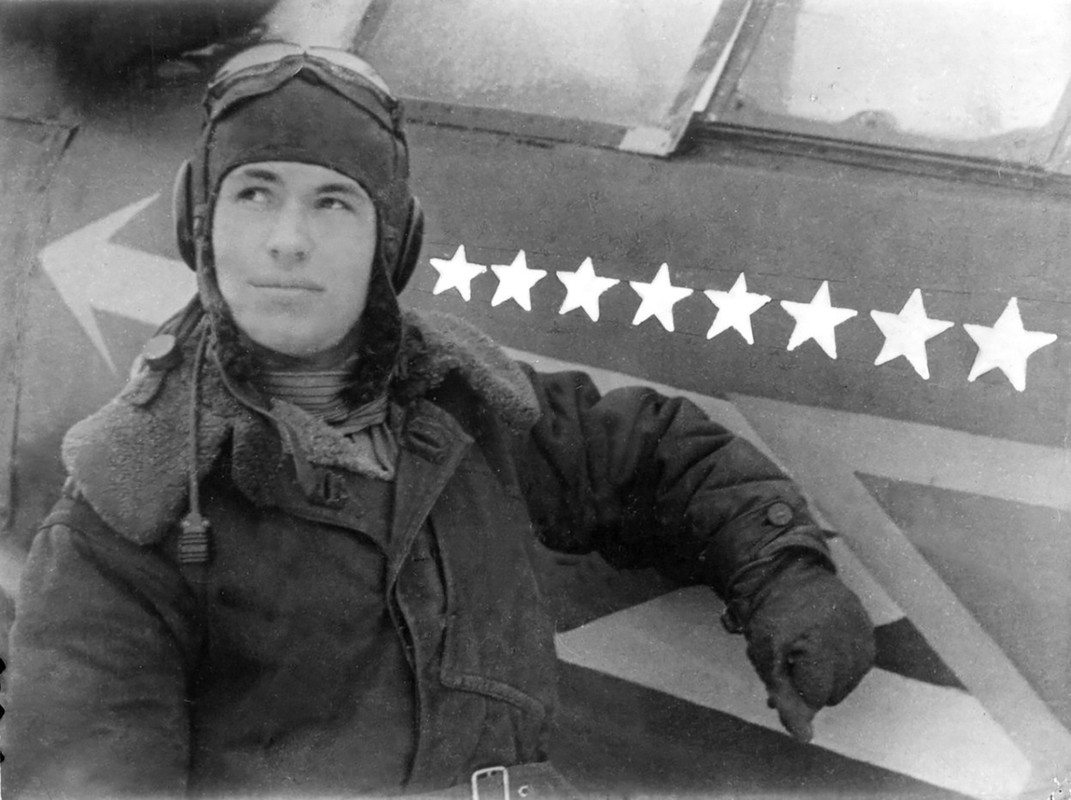 Lavochkin-La-5FN-31IAP-with-soviet-ace-NM-Skomorohov-Dec-1943-01