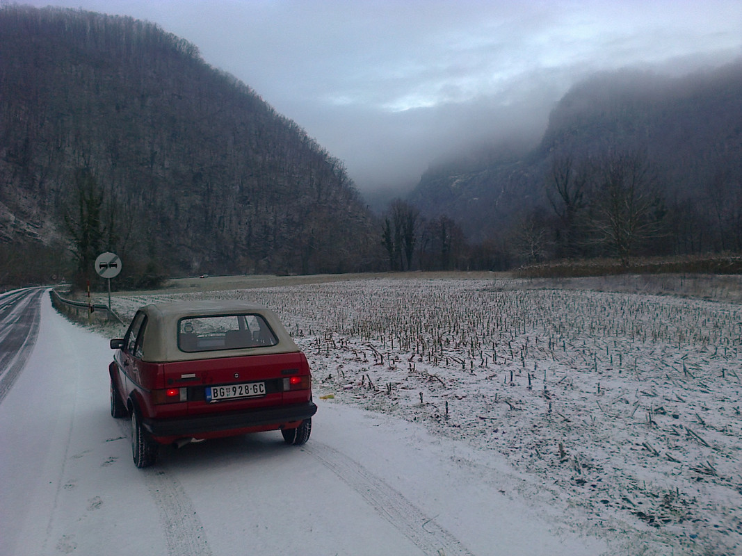 Albanija ... sa spuštenim krovom i BG tablicama ... Fotografija4013