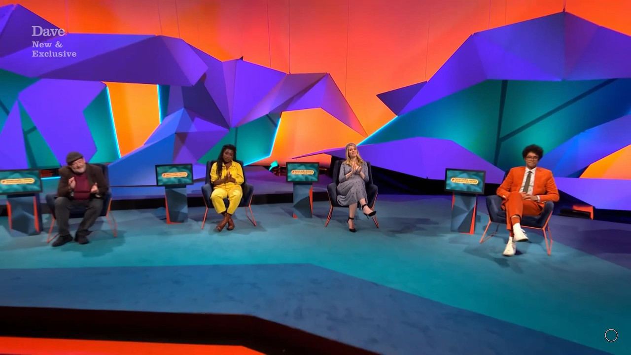 11.09 - 22.00.00 - Question Team. Making up Richard Ayoade's self-qui....ts_snapshot_07.45_[2021.11.