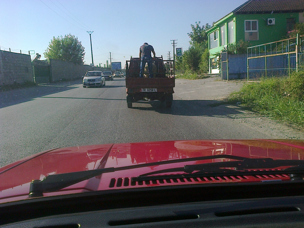Albanija ... sa spuštenim krovom i BG tablicama ... Fotografija2069