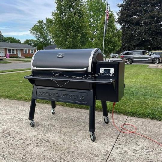 Z-Grills-11002B-In-Use