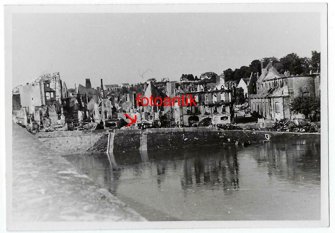 Foto 2 WK Frankreich Stadt Gien zerstörte Häuser Brücke Fluss Loire nach KAMPF