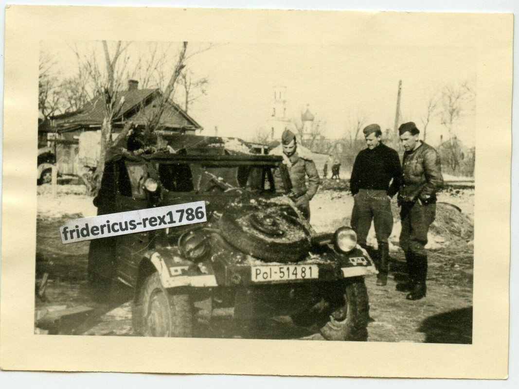 Foto Ostfront Feldgendarmerie Res. Polizei Btl.2 VW Kübelwagen T82 Kennung