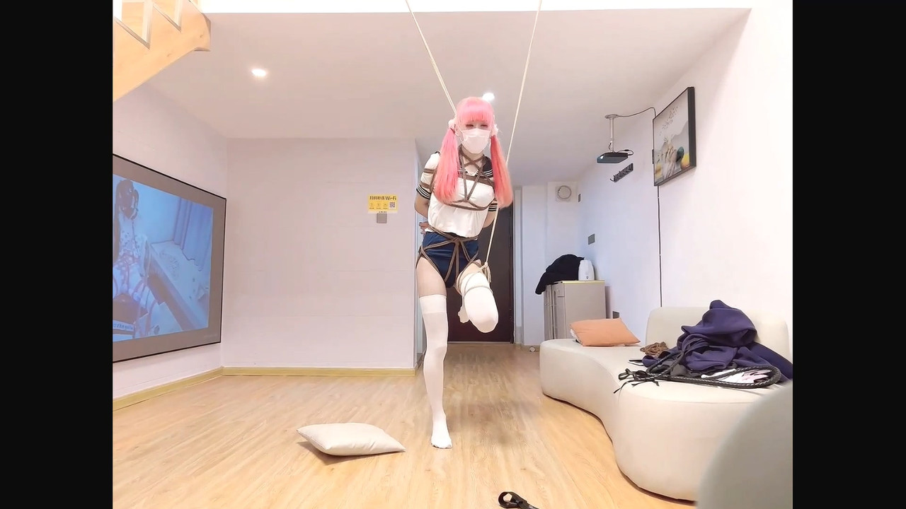 窒物者 小兽高效泳帽止息吊颈滴蜡鞭打单腿吊强膏.mp4_20240131_153553.003