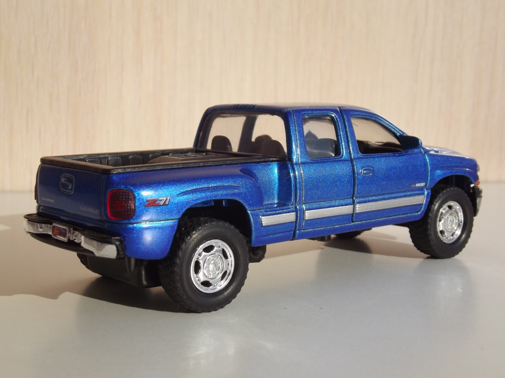 Chevrolet Silverado - 3