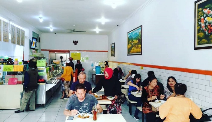 Lotek Kalipah Apo 42, rekomendasi kuliner legendaris di Bandung.