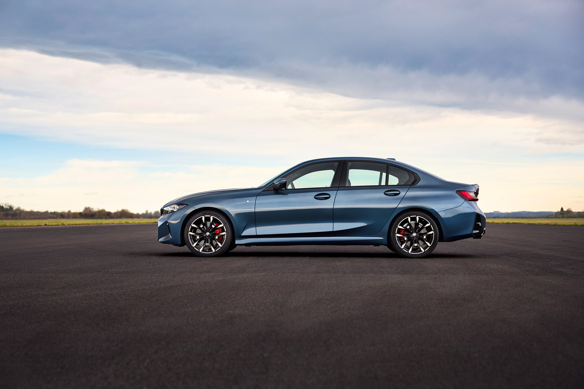 P90549635_highRes_the-new-bmw-330i-sed