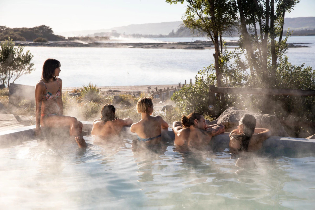From Auckland: Wai-O-Tapu & Polynesian Spa Rotorua Small Group Tour | Shaara Deals 