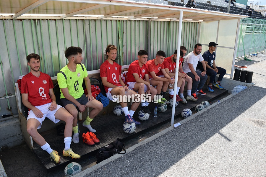 , &Pi;&alpha;&nu;&theta;&omicron;&upsilon;&rho;&iota;&alpha;&kappa;ό&sigmaf;- &Pi;&alpha;&lambda;&lambda;&eta;&xi;&omicron;&upsilon;&rho;&iota;&alpha;&kappa;ό&sigmaf; 3-0: &Mu;&epsilon; &tau;&omicron; &delta;&epsilon;&xi;ί &sigma;&tau;&alpha; &mu;&pi;&alpha;&rho;ά&zeta; &mu;&epsilon; &chi;&alpha;&tau; &tau;&rho;&iota;&kappa; &tau;&omicron;&upsilon; &Alpha;&gamma;&gamma;&epsilon;&lambda;ή (&phi;&omega;&tau;&omicron;&gamma;&rho;&alpha;&phi;ί&epsilon;&sigmaf;)