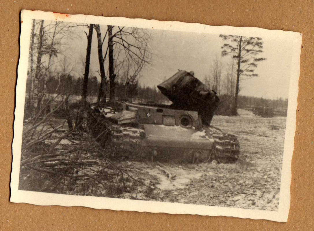 abgeschossener Russen Panzer KW 1 in Rußland 1942
