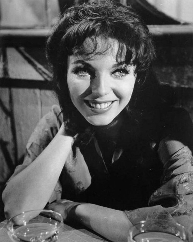 Joan_Collins_f15