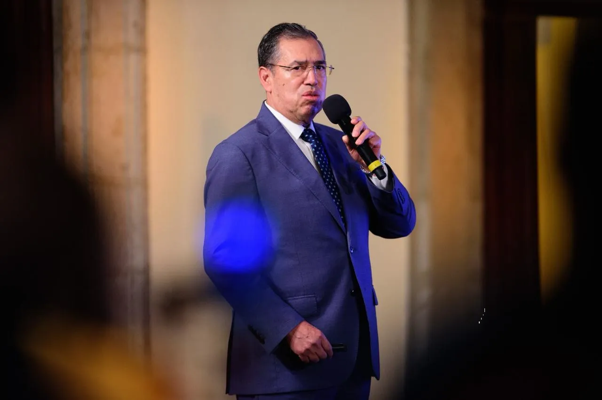 Exhiben en mañanera a jueces que favorecen a Emlio Lozoya