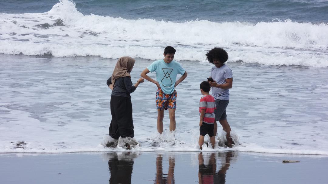 Jarang terekspose, ini 6 momen kebersamaan Eddi Brokoli dan keluarga