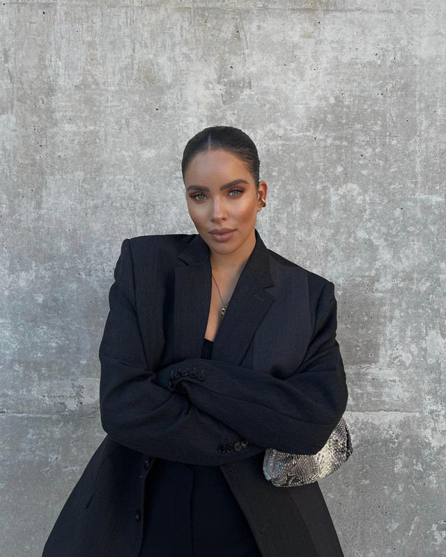 sherisecromwell posts 2022-12-06 09.05 Cl1Y_K9uL77_1_3 318430888_467123758687379_5722532989951257698