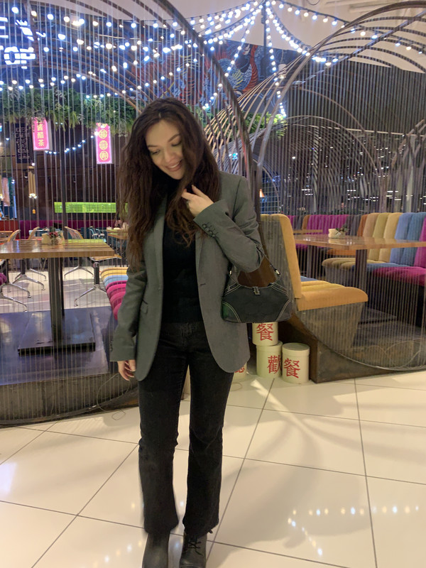 9F6F7142-7117-402B-987B-7817FCC13356