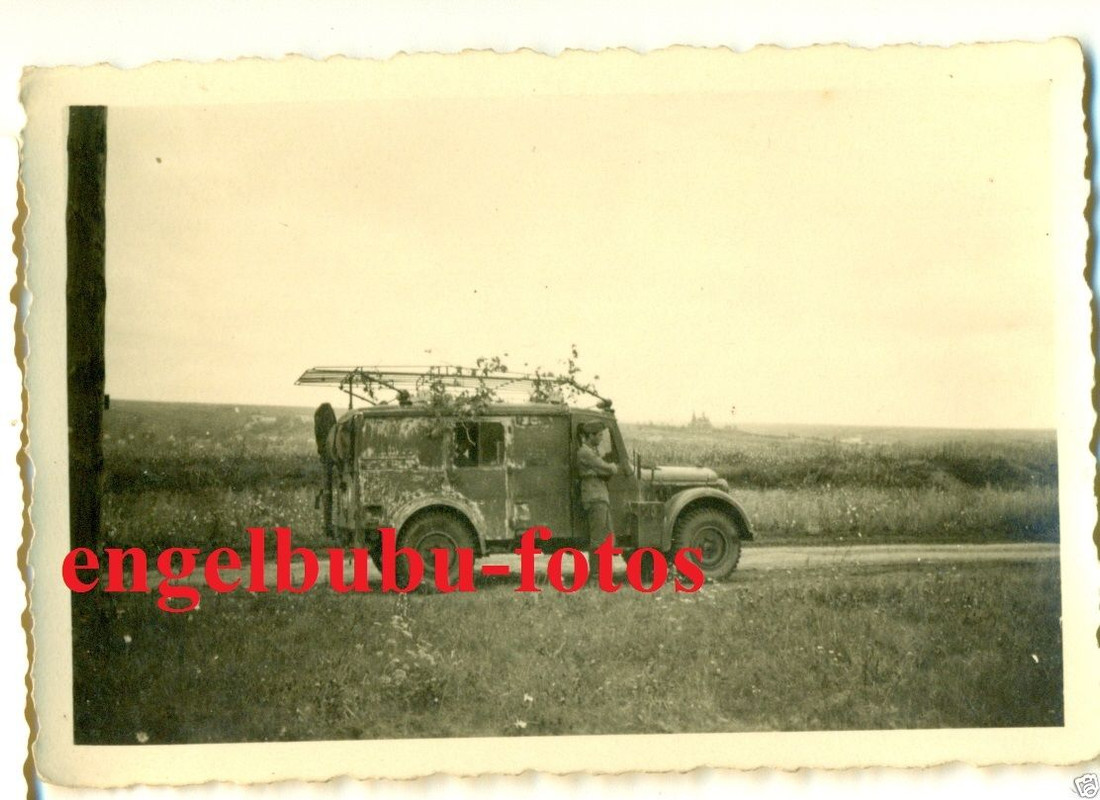 FOTO - FAHRZEUG - KÜBELWAGEN - FUNKWAGEN - ANTEN