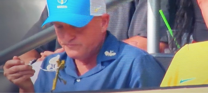 Ator vegano Woody Harrelson flagrado torcendo pelo Brasil