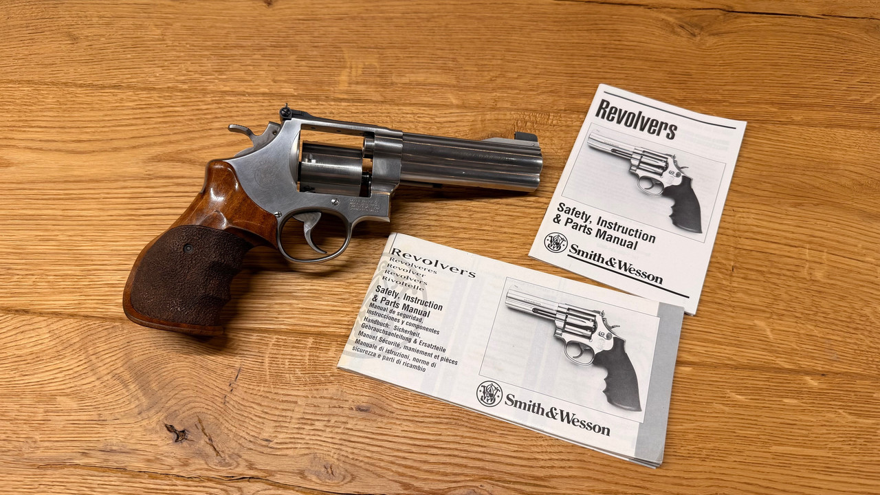 Smith-Wesson-7