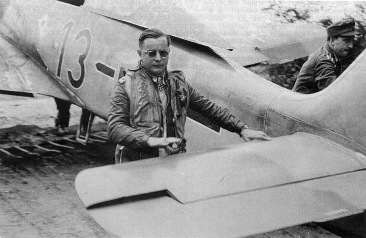 Focke-Wulf-Fw-190-A8-JG26-B13-Josef-Pril